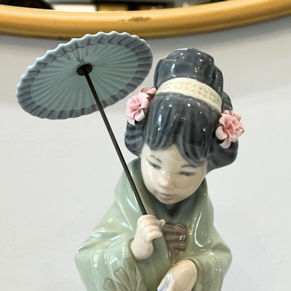 LLADRO 4988 Oriental Spring Geisha with Parasol Umbrella Porcelain Figurine - Picture 2 of 11